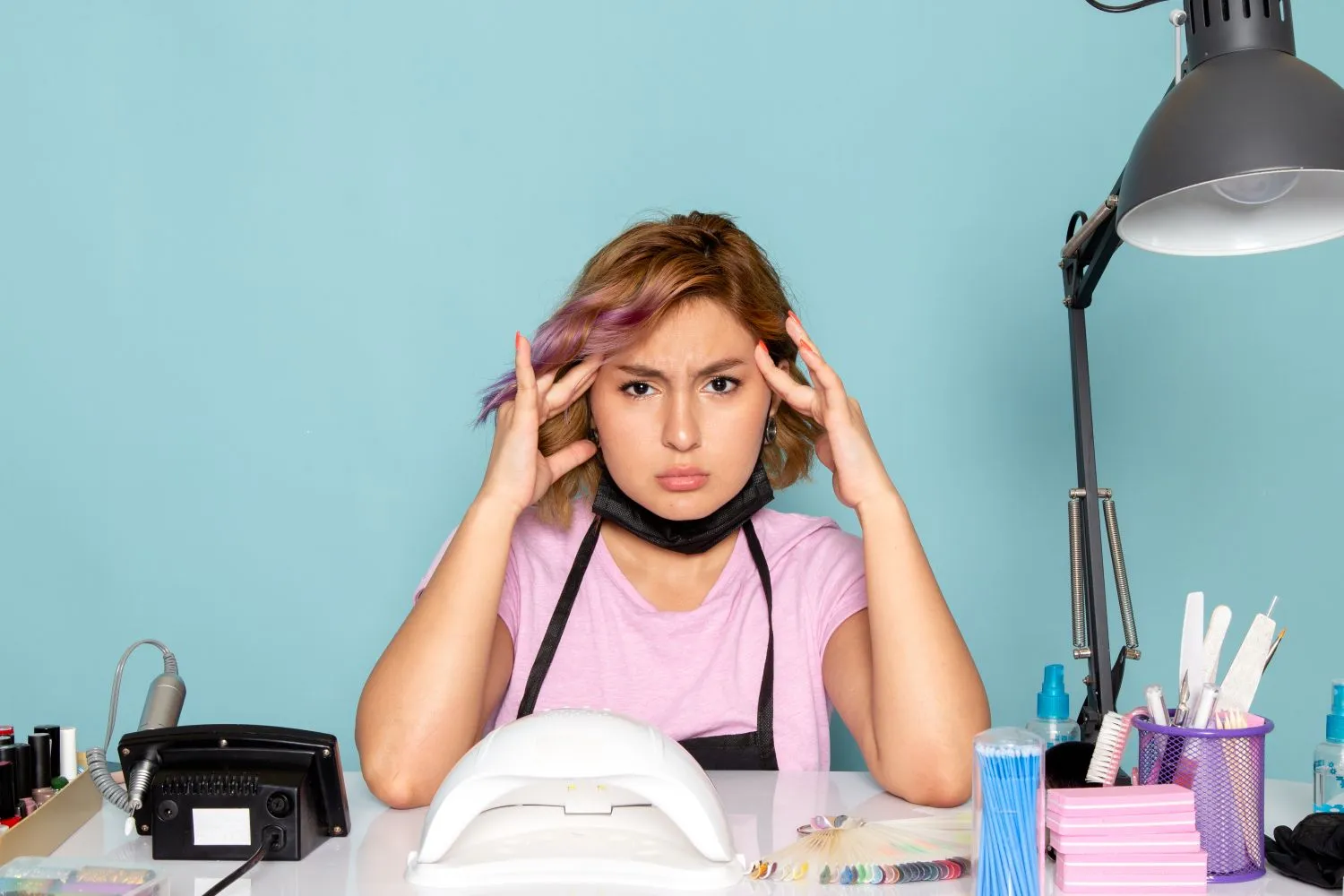 Salón de uñas sin recepcionista virtual perdiendo clientas